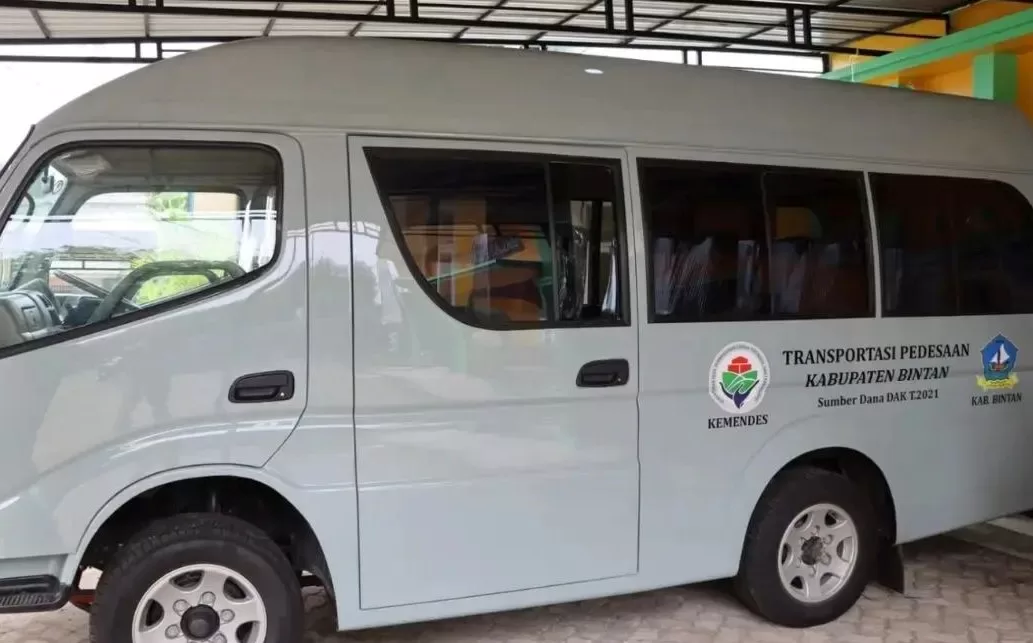 Pemkab Bintan Serahkan 1 Unit Mini Bus