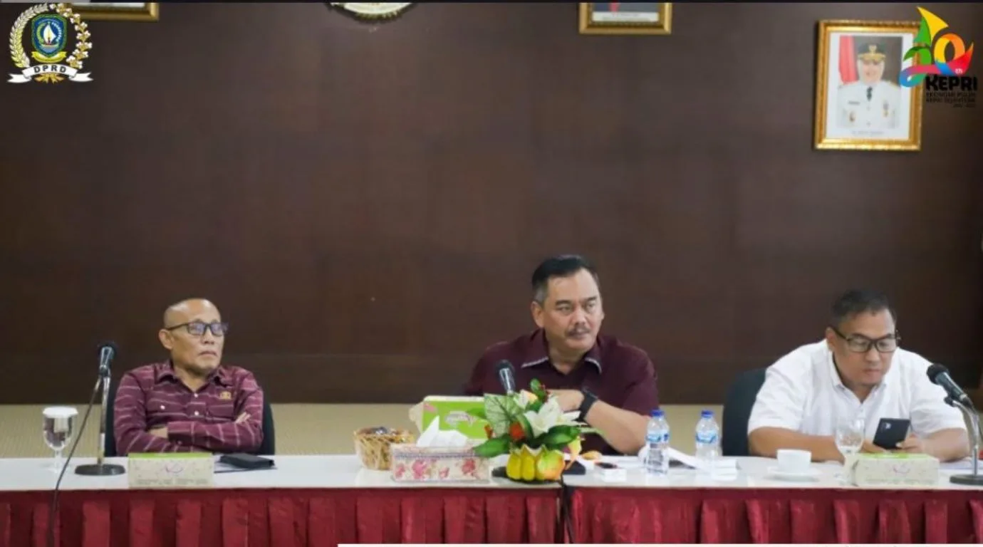 Ketua Komisi Iii Widiastadi Nugroho Saat Menggelar Rapat Kerja Dan Evaluasi Kegitan Pembangunan Bersama Organisasi Perangkat Daerah Opd.