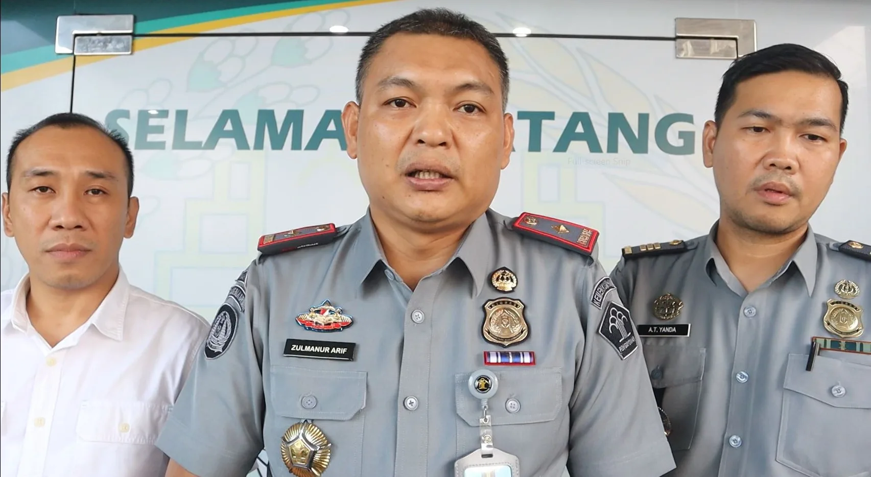 Kepala Kantor Imigrasi Kelas II TPI Tanjungbalai Karimun, Zulmanur Arif membenarkan penangkapan 14 WNA Tiongkok | Foto: Ami