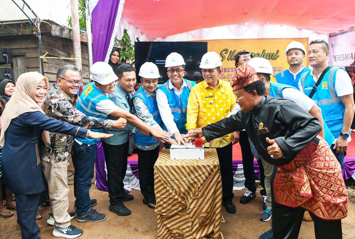 Gubernur Ansar Resmikan Kabel Laut Kepri Terang Pulau Buluh Batam