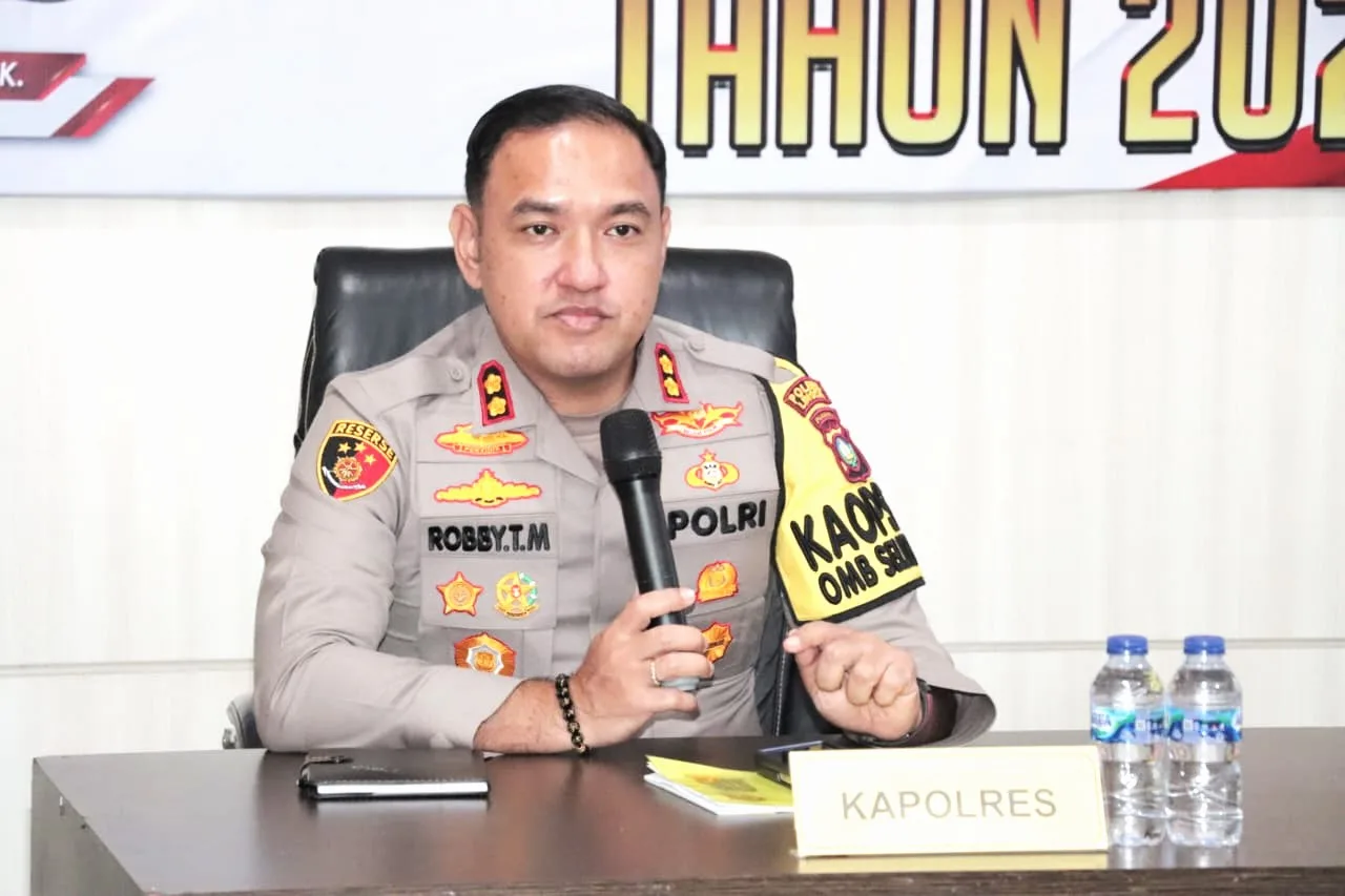 Kapolres Lingga Akbp Robby Topan