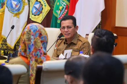 Gubernur Kepulauan Riau H. Ansar Ahmad Memimpin Rapat Evaluasi Pelaksanaan Kegiatan Pembangunan Di Lingkungan Pemerintah Provinsi Kepulauan Riau Di Gedung Daerah, Tanjungpinang, Senin (26 2)