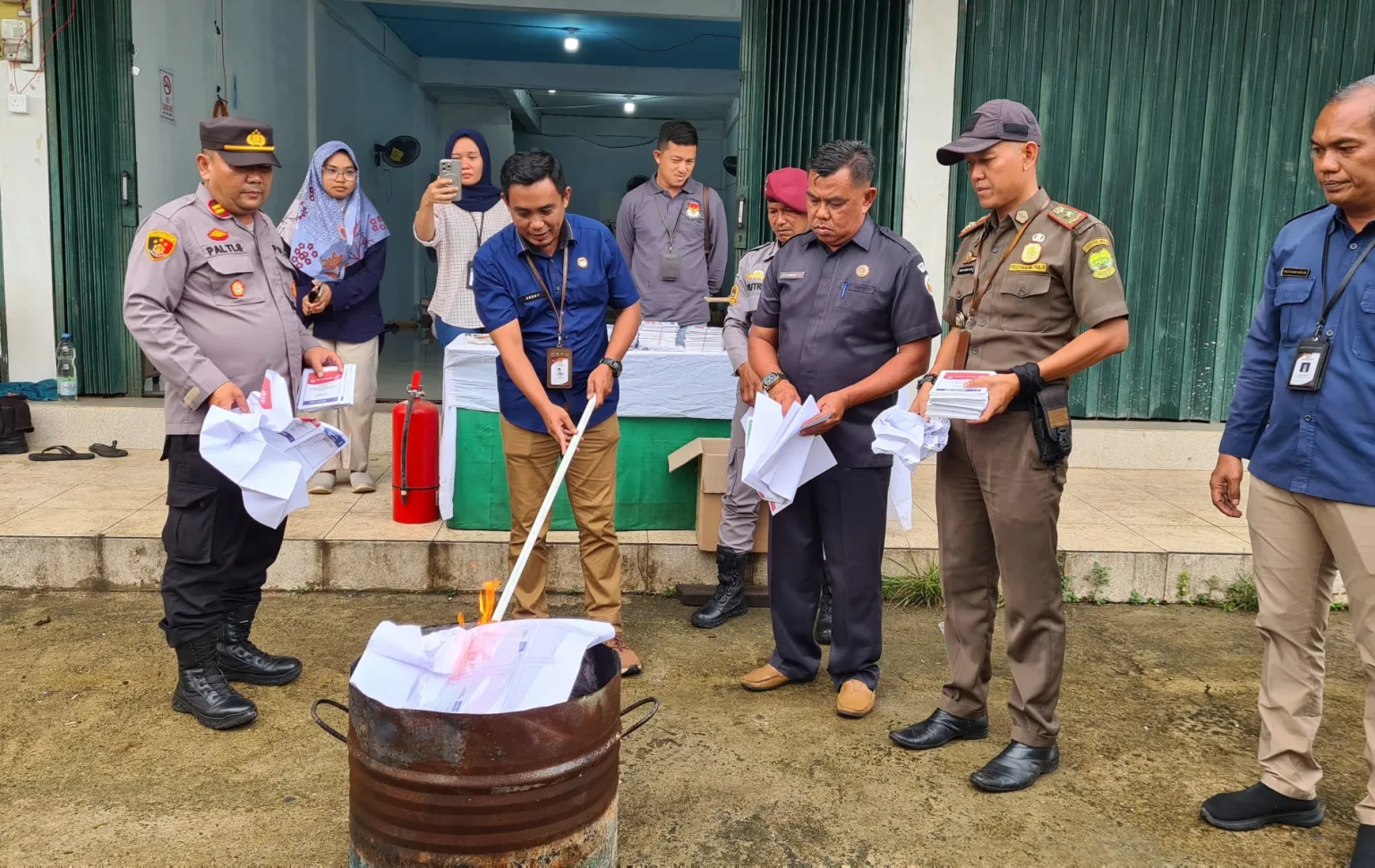 Kpu Lingga Musnahkan Surat Suara Min