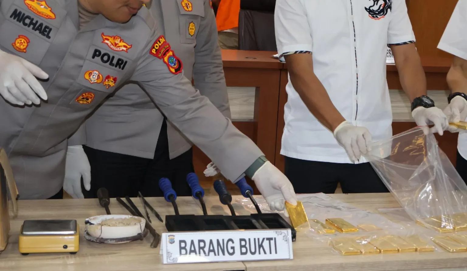 Polda Sulut Gagalkan Pengiriman 10 Kg Emas Diduga Hasil Peti 48 (1)