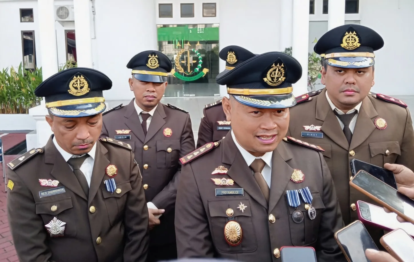 Kepala Kejaksaan Negeri Karimun, Priyambudi saat diwawancarai media pada, Senin (22/7/2024) | Foto: Ami