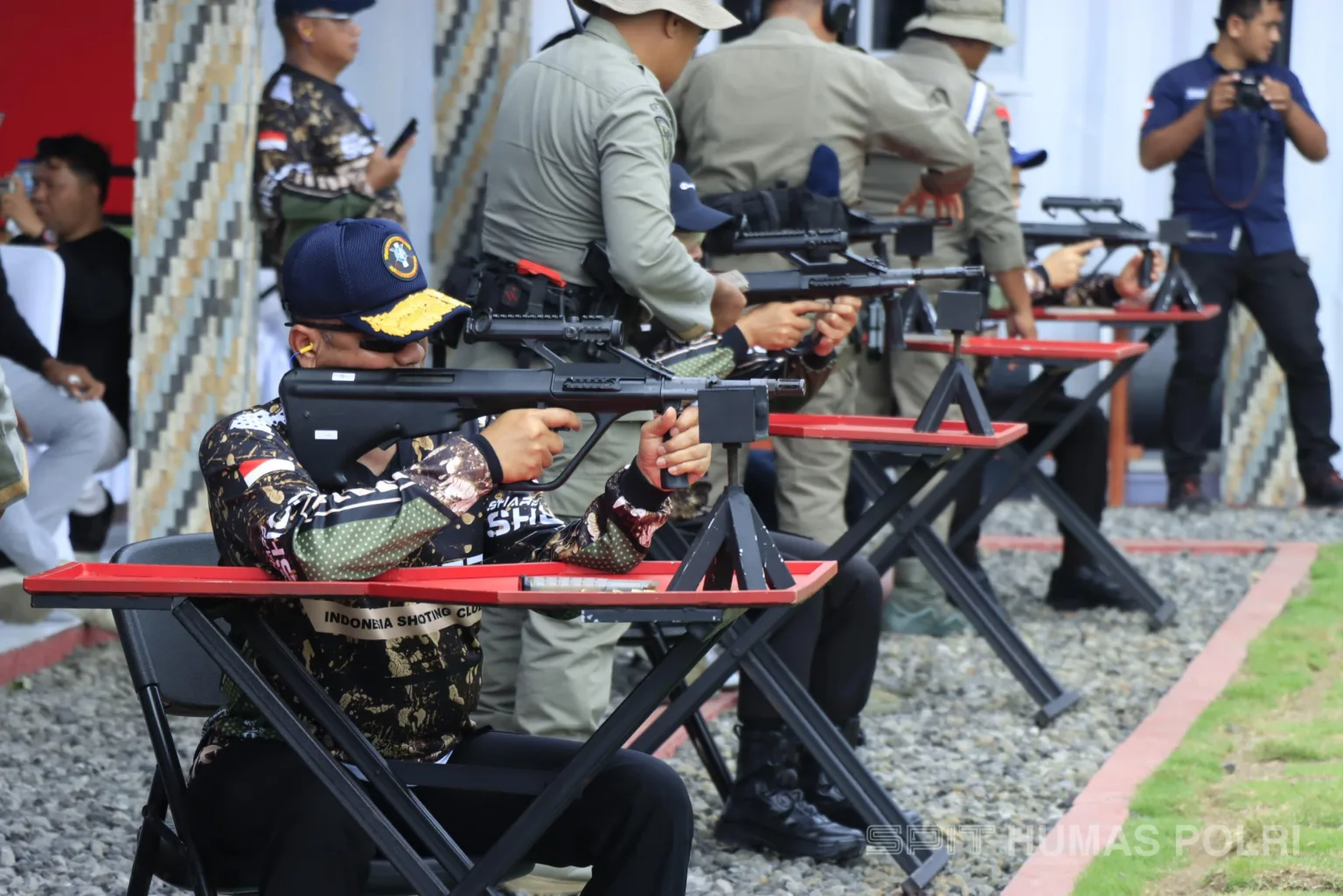 Latihan Menembak Bersama Polda Malut Dan Media Perkuat Sinergi Jelang Pilkada 01