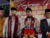 Paslon BARA memberikan keterangan Pers, usai mendaftar ke KPU Karimun pada Kamis (29/8/2024) | Foto: Ami