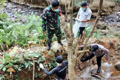 Polsek Tanjung Raja Polres Lampung Utara Evakuasi Penemuan Mayat Bayi 40