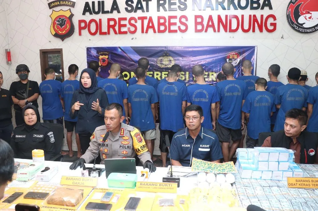 Puluhan Pengedar Narkotika Dan Obatobatan Di Tangkap Sat Narkoba Polrestabes Bandung 04