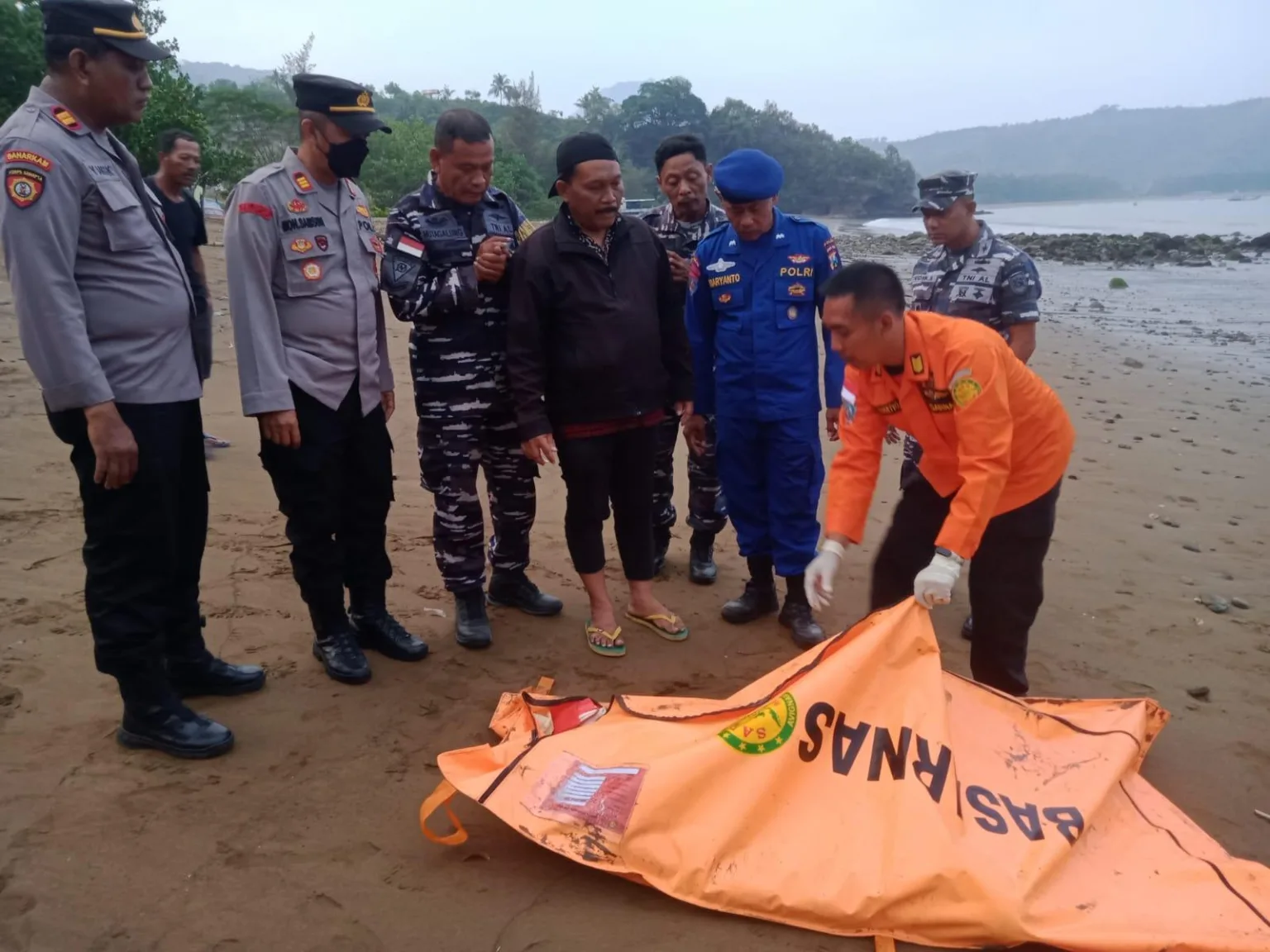 Remaja Yang Tenggelam Di Pantai Dlodo Berhasi Ditemukan 58