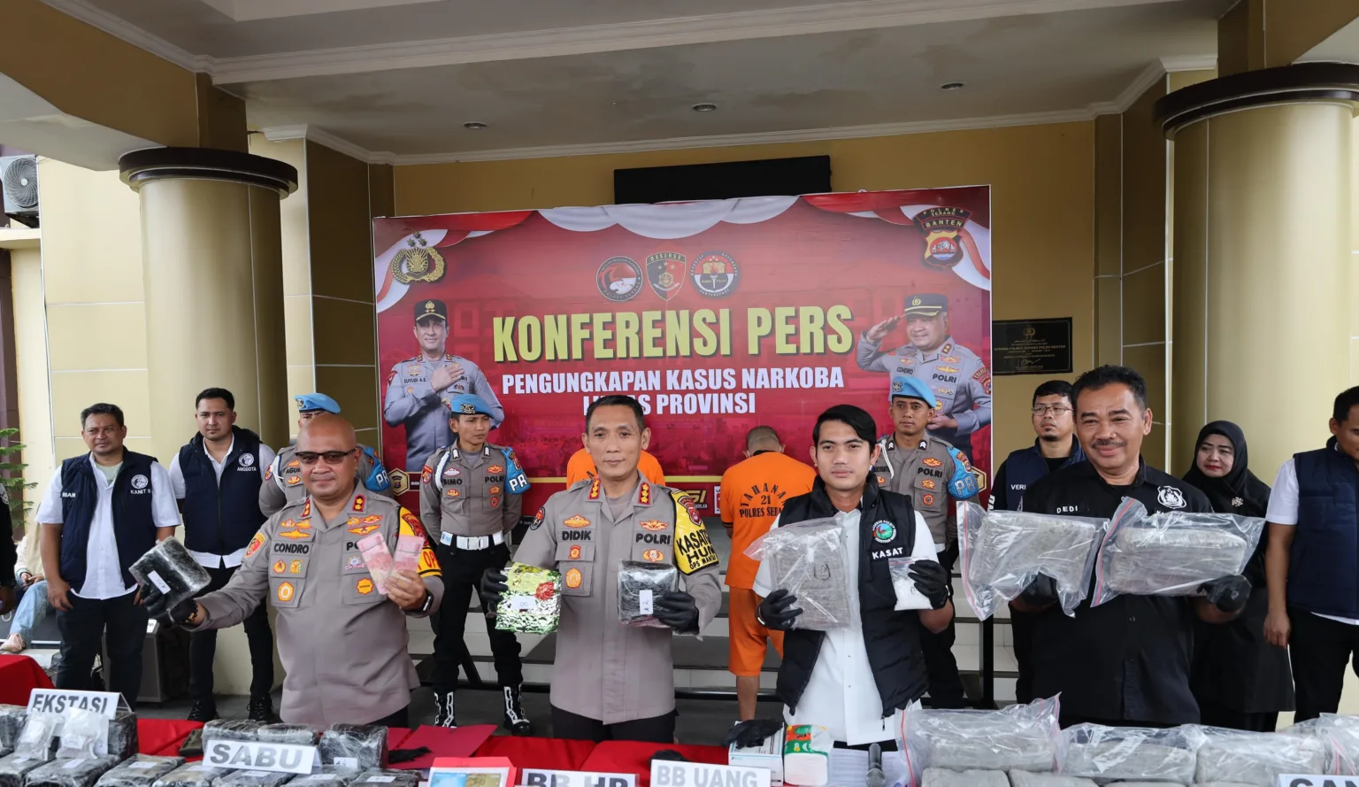 Sindikat Narkoba Jaringan Internasional Digulung 24 Kg Sabu Hingga 39 Kg Ganja Disita 41