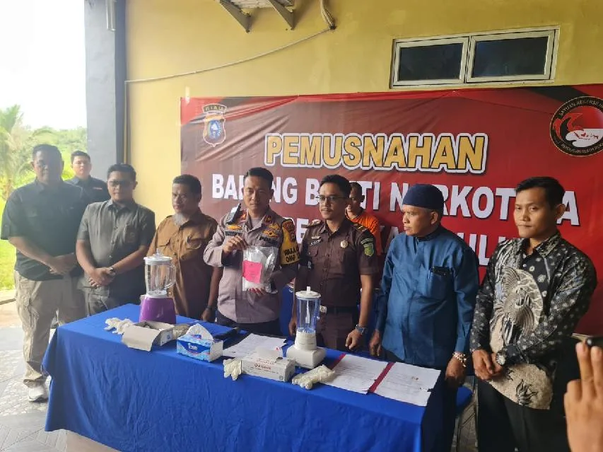 Waka Polres Rohul Pimpin Pemusnahan Barang Bukti Narkotika Jenis Sabu Berat 65595 Gram 51