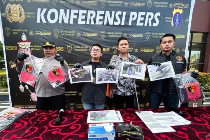 Polres Kukar Gelar Konfrensi Pers Pengungkapan Kasus Pembakaran Rumah Disejumlah Titik Di Tenggarong 14 (1)