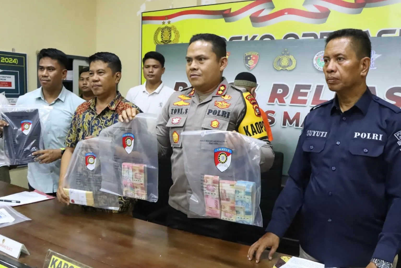 Polres Majene Ungkap Kasus Pungli Dana Bosp Di Dinas Pendidikan Kabupaten Majene 57