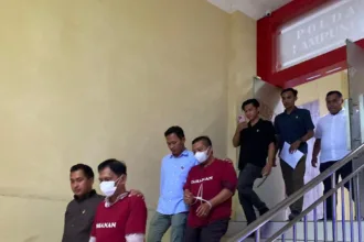 Dua Tersangka Korupsi Dana Bumakam Di Tulang Bawang Ditahan 53