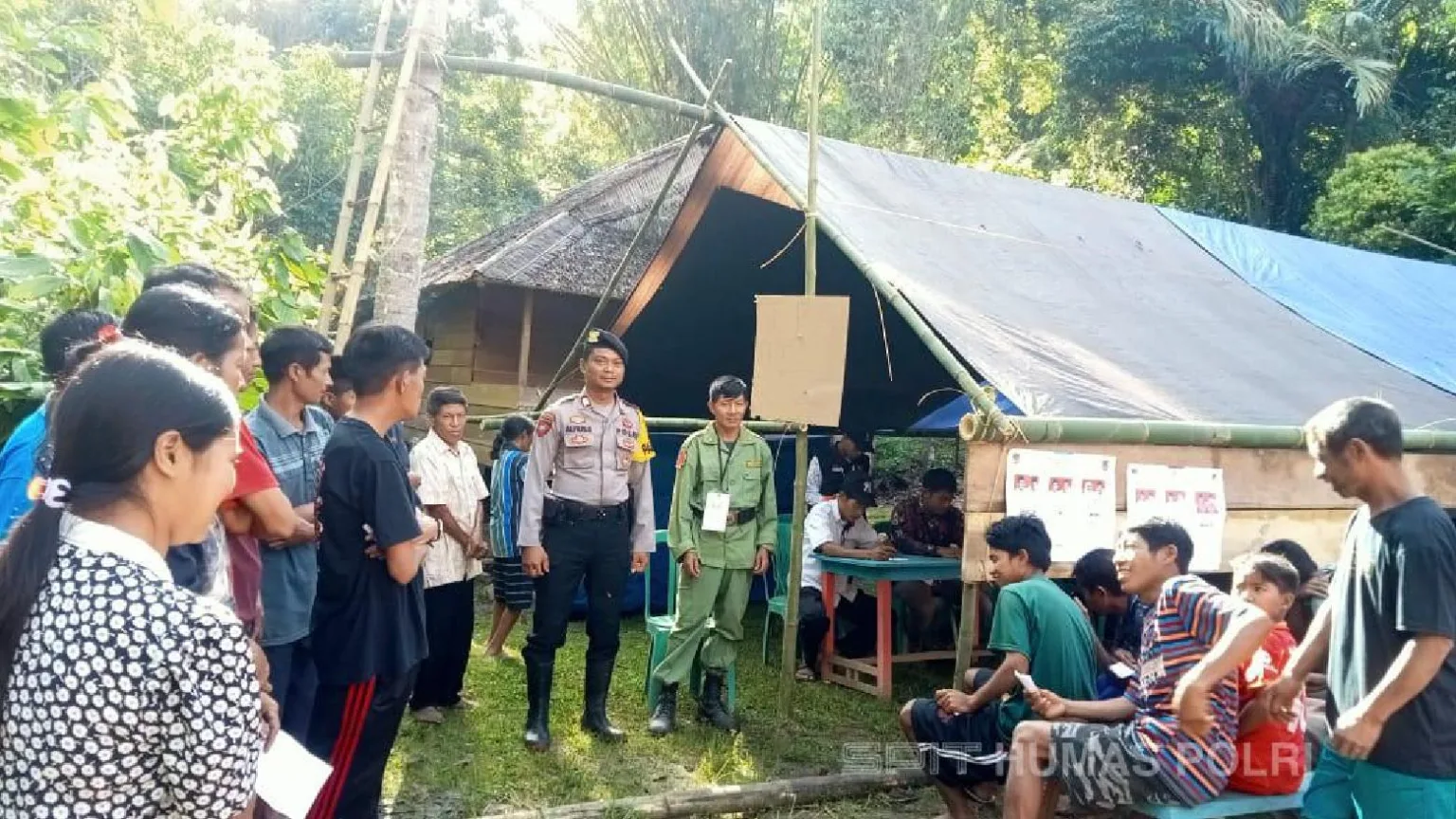 Kapolres Banggai Apresiasi 4 Polisi Jalan Kaki 3 Hari Sukses Kawal Logistik Pilkada 44