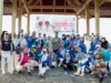 Bupati Karimun, Iskandarsyah foto bersama masyrakat usai membuka resmi kegiatan Car Free Day di Coastal Area pada, Minggu (20/7/2025) | Foto: Ami