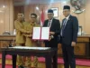 Pemerintah Daerah Kabupaten Karimun dan Dewan Perwakilan Rakyat Daerah Karimun foto bersama usai mengesahkan Rencana Pembangunan Jangka Menengah Daerah 2025-2029 | Foto: Kutipan/Humas DPRD