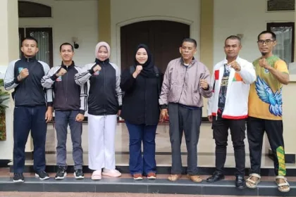 3 Atlet SMA Negeri 4 Karimun dan 1 Pelatih diberangkatkan untuk mengikuti Kejuaraan O2SN di Jakarta pada 16-21 November 2025 | Foto: Ami