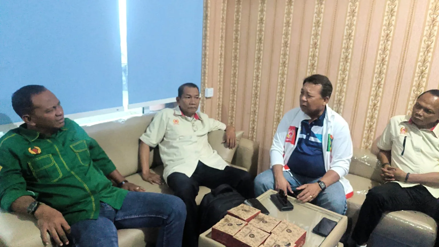 Kedatangan Pengurus Koni Provinsi Kepri disambut baik oleh Sekretaris Koni Karimun, Feri Setiawan | Foto: Ami