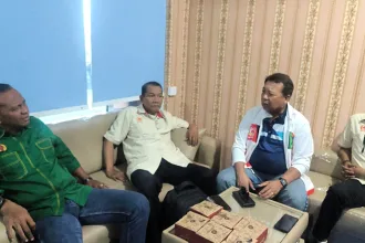 Kedatangan Pengurus Koni Provinsi Kepri disambut baik oleh Sekretaris Koni Karimun, Feri Setiawan | Foto: Ami