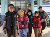 Kedua tersangka S Bendahara Dana BOS dan M Bendahara SPP digiring menuju Rutan Kelas IIB Tanjungbalai Karimun untuk dilakukan penahanan selama 20 hari ke depan, guna pemeriksaan lebih lanjut | Foto: KUTIPAN/Humas Kejari Karimun