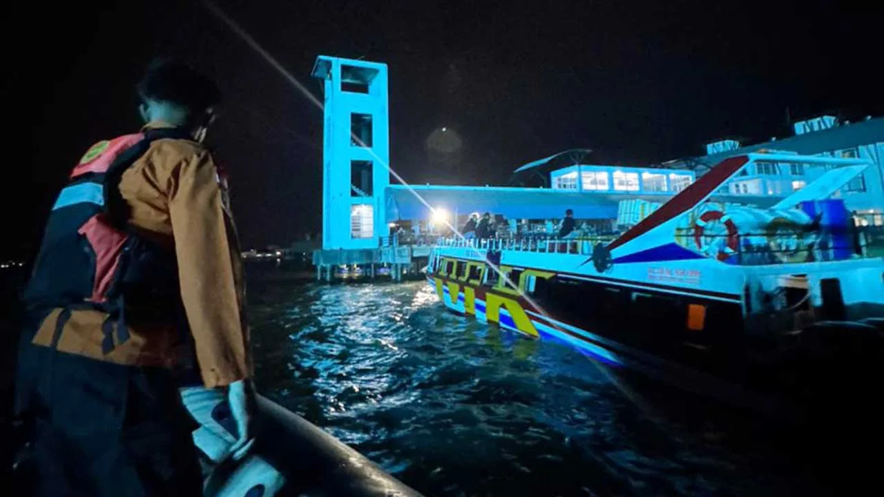 Tim Rescue Pos SAR Karimun menggunakan Rigid Inflatable Boat (RIB) 01 saat melakukan penyisiran di perairan depan Coastal Area, Tanjungbalai Karimun, Kamis (5/3/2026) |Foto: KUTIPAN/Basarnas